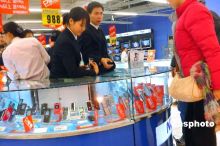 电子产品销售收入激增24% 手机业务引领增长